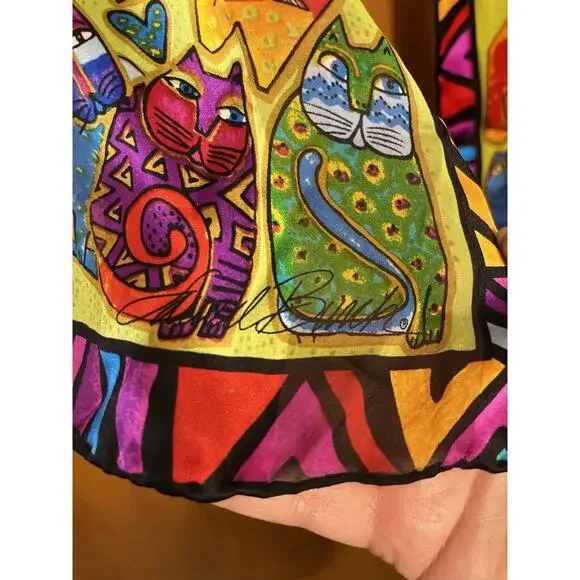 Laurel Burch Silk Rectangle Colorful Cats Felines Rolled Edge ARTSY CAT LADY - Picture 7 of 7